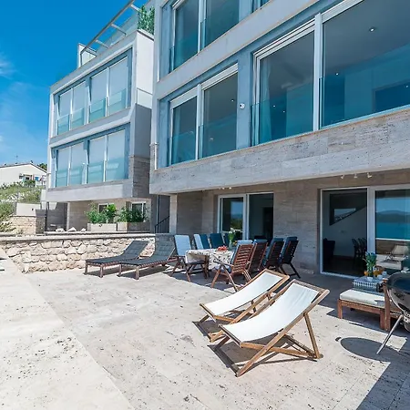 House فيلة *