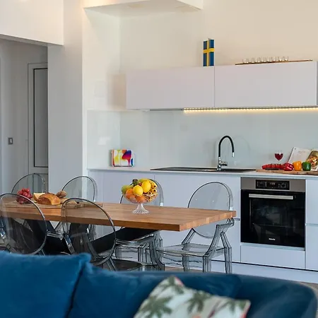 House تروغير