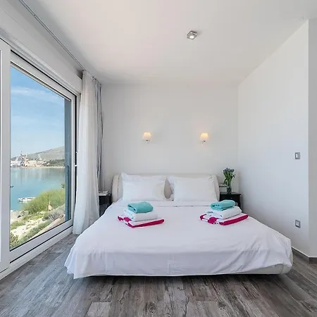 فيلة House تروغير