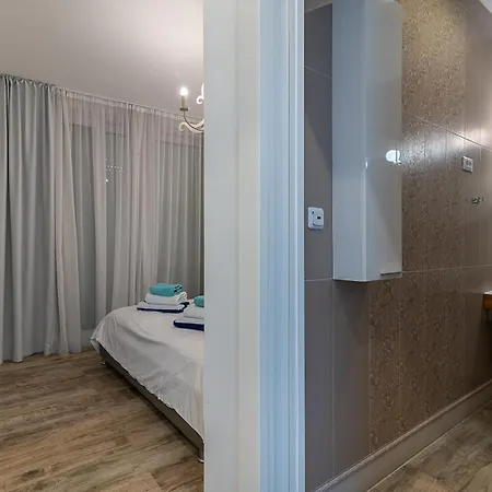 House فيلة تروغير
