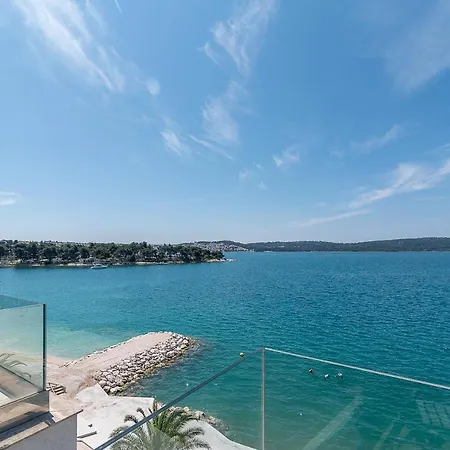 House فيلة تروغير